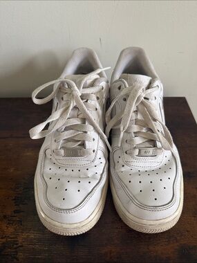 Women’s Air Force 1 size 7